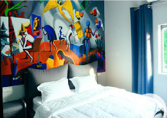 巍山对于酒店的墙体彩绘而言更注重哪些方面？